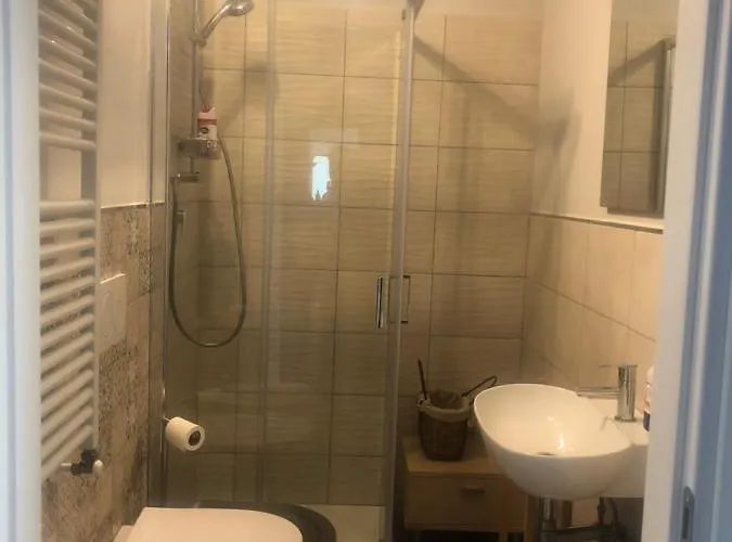 Tom & Jerry Bed & Breakfast 3*